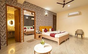 Divine Hotels & Banquets