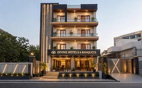 Divine Hotels & Banquets